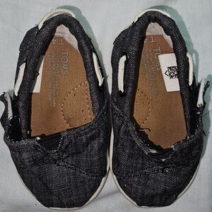 TOMS Kids Slip-On Shoes – Size 4, Black Denim with White Soles